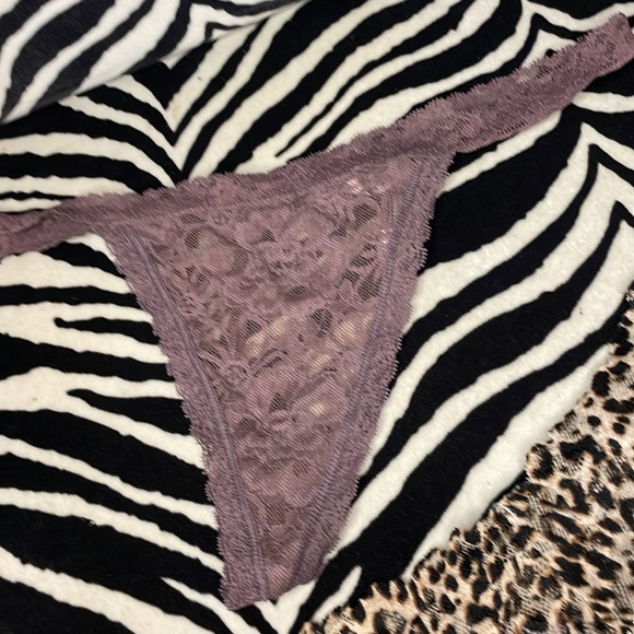2 Victoria Secret Lace thongs - Picture 3 of 6